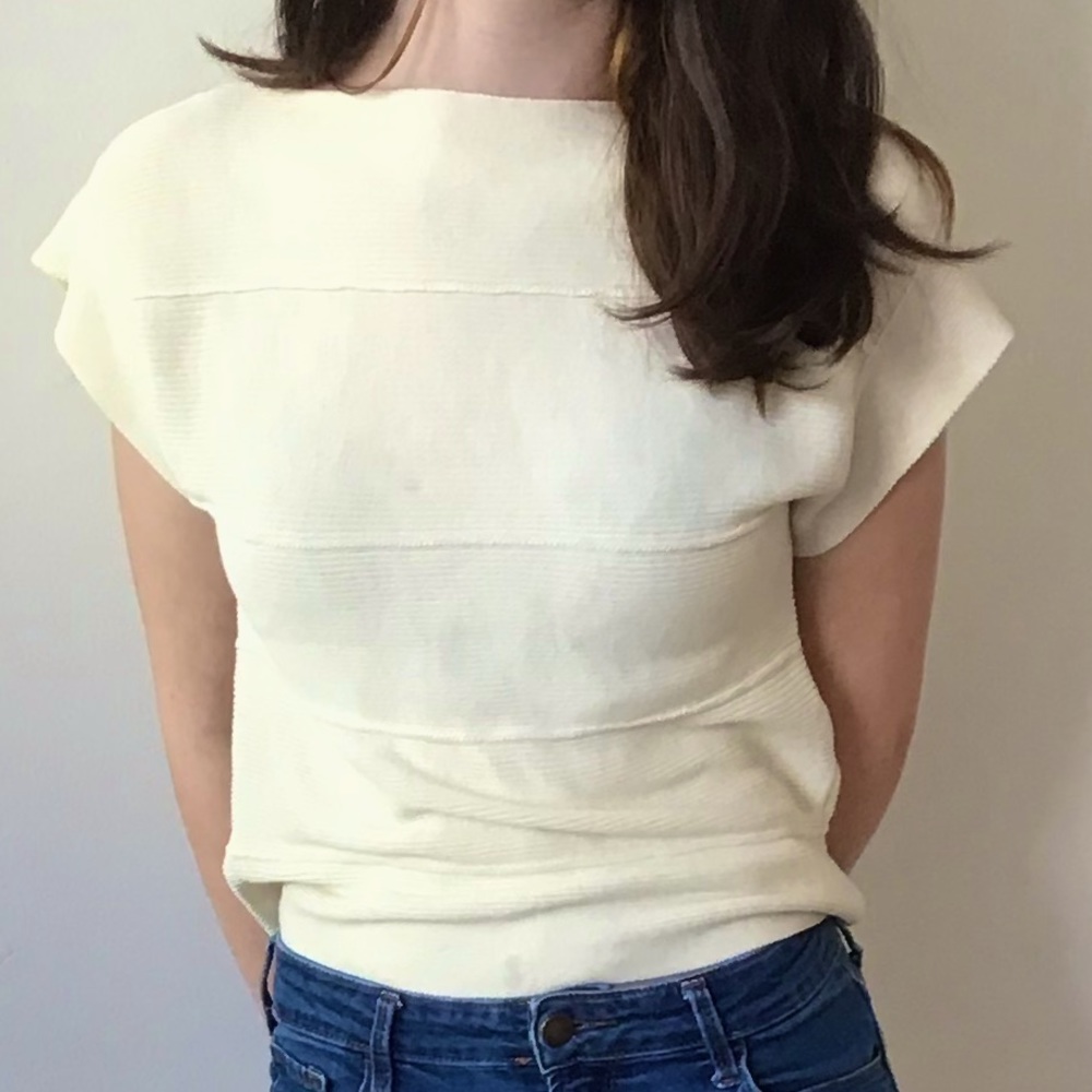 Knit Works Bone a White Ribbed Knit Short-sleeved Top